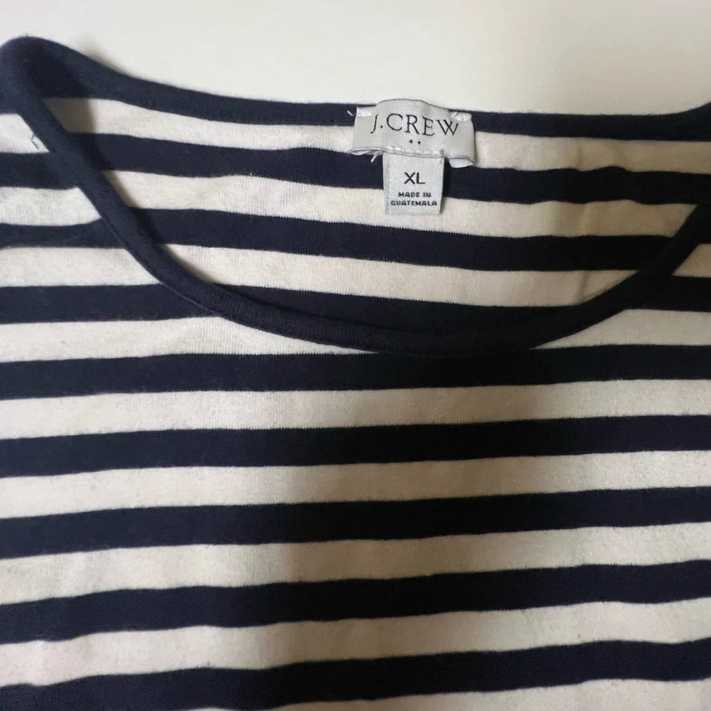J CREW NAVY & WHITE STRIPE SLEEVELESS TOP W/ROUND NECK  SIZE XL. SOFT COTTON